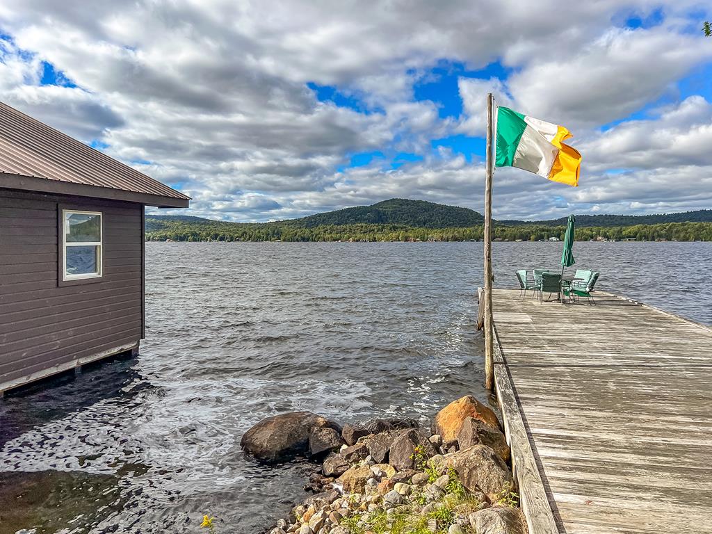 Shamrock Shores on 4th Lake Lake Front Old NY