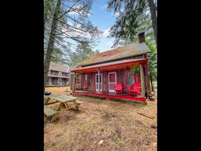 Lakeside Cottage at The Birches on 4th Lake Inlet